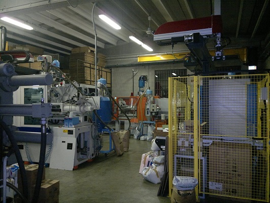 Immagine ingrandita reparto stampaggio.